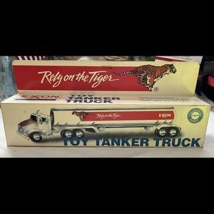 1993 EXXON TOY TANKER TRUCK
NEW IN BOX